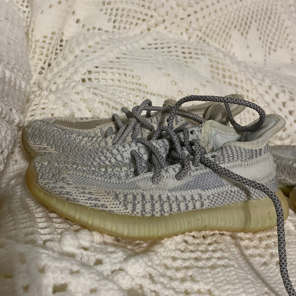 Kids Size 10 Yeezys Boost 350